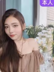 年轻，身材比例也不错