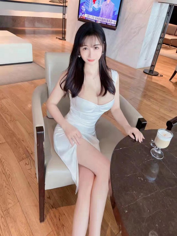 鼓楼区大胸美女 深~hou一级棒