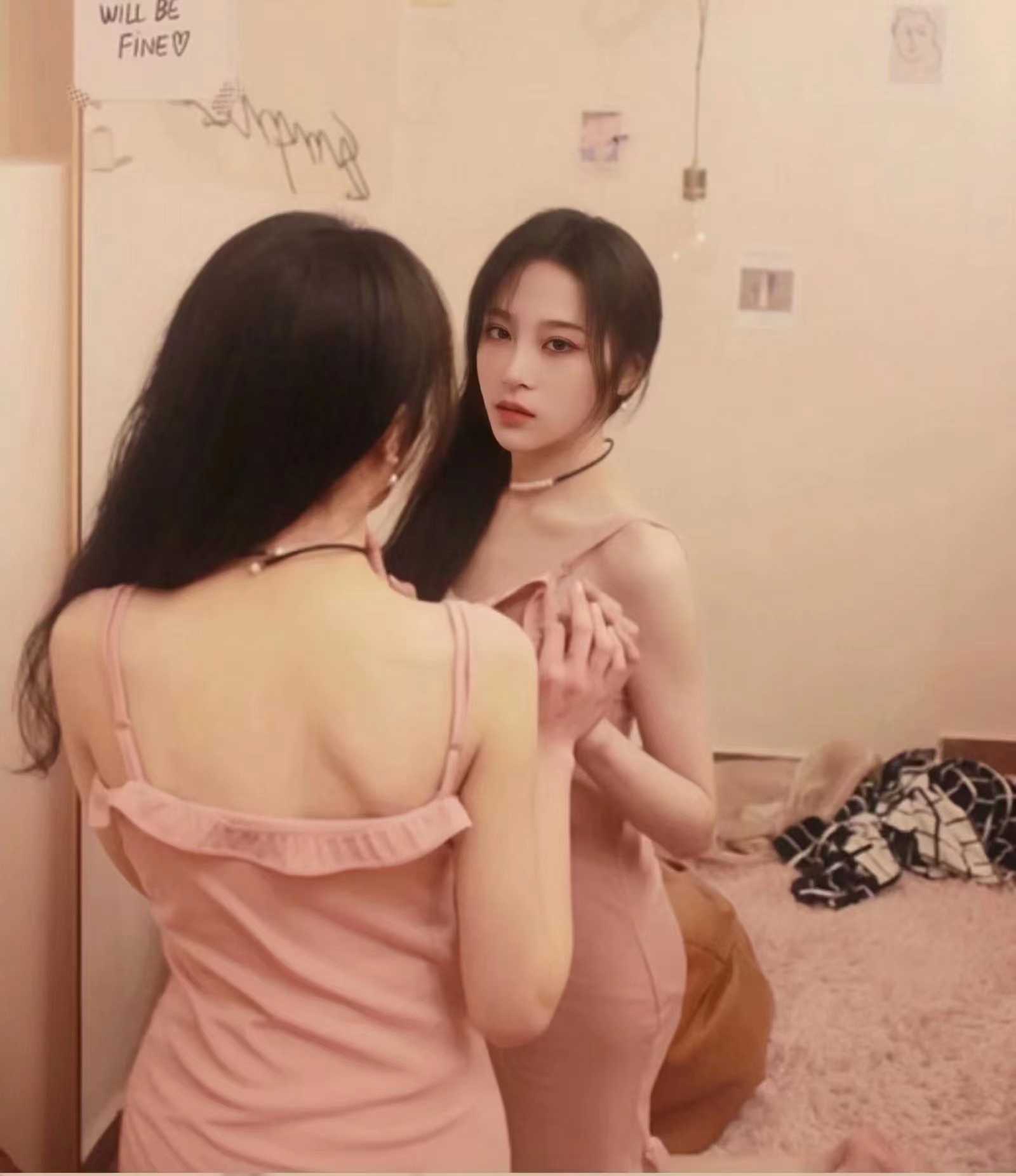 妹子高潮的表情很陶醉，总体非常满意