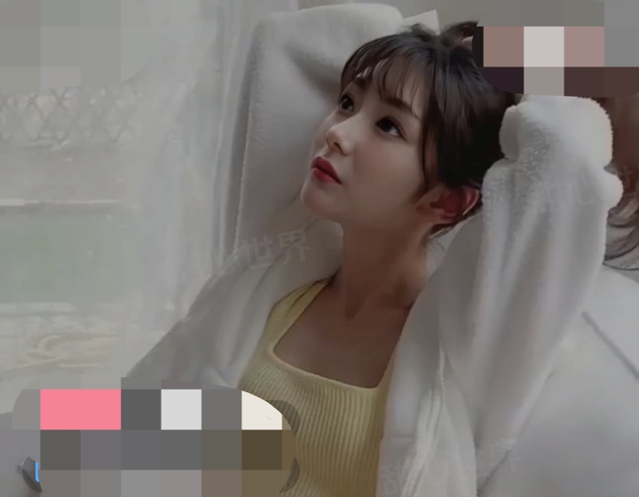 摄影店给人化妆漂亮吊带情趣黑丝小姐姐