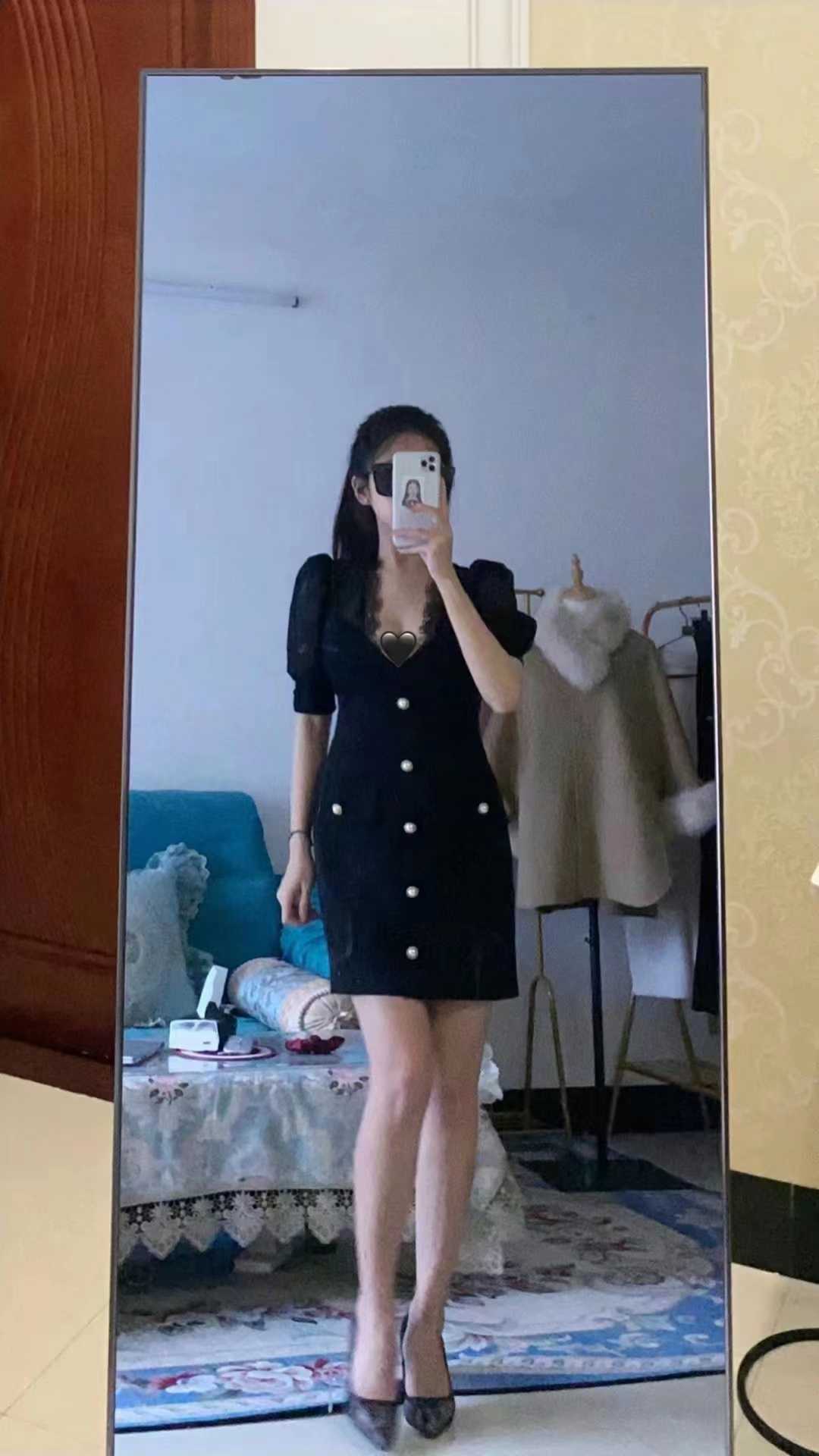 小姐姐很听话,随意我做各种姿势都很配合