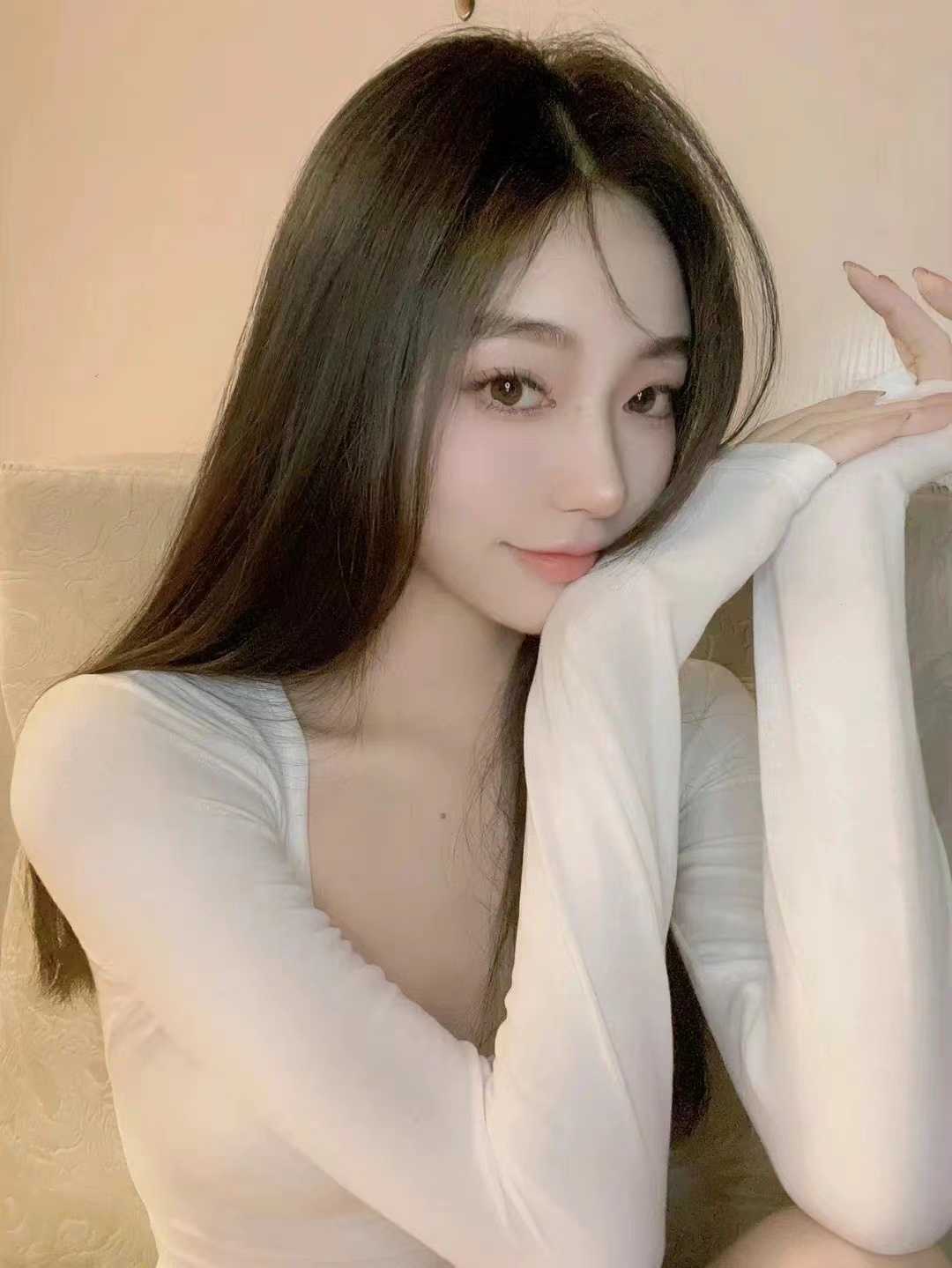 温柔大方  性感前凸后翘