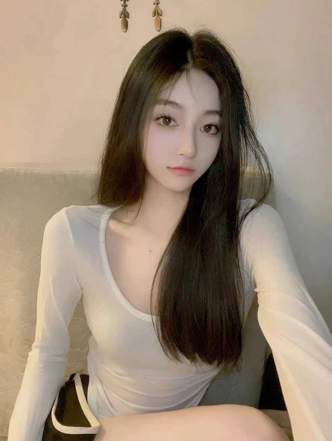 温柔大方  性感前凸后翘