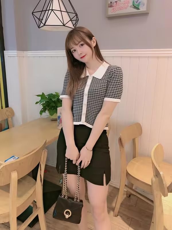 年轻可爱的小姐姐