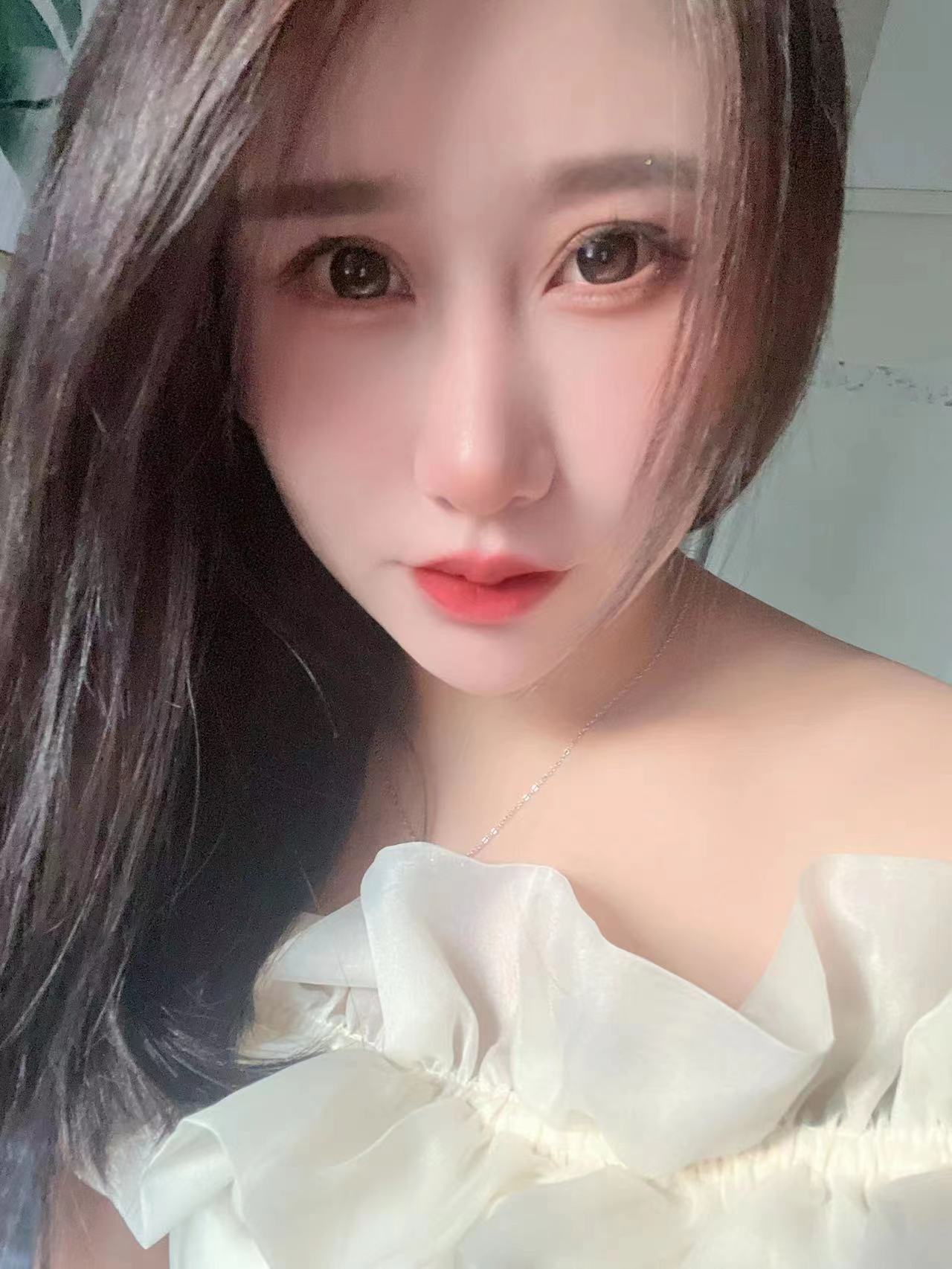 很有气质，长的很不错，很温柔