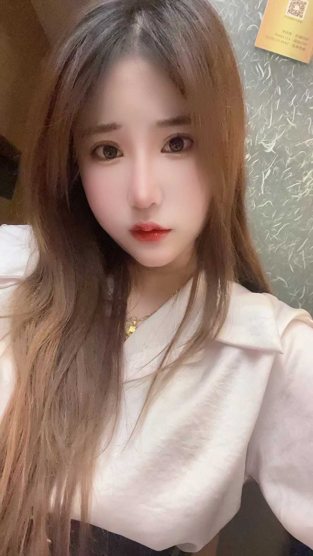 芳宝宝，特别像黑暗萝莉大美