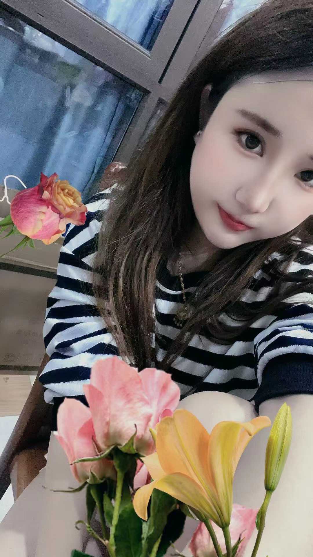 芳宝宝，特别像黑暗萝莉大美