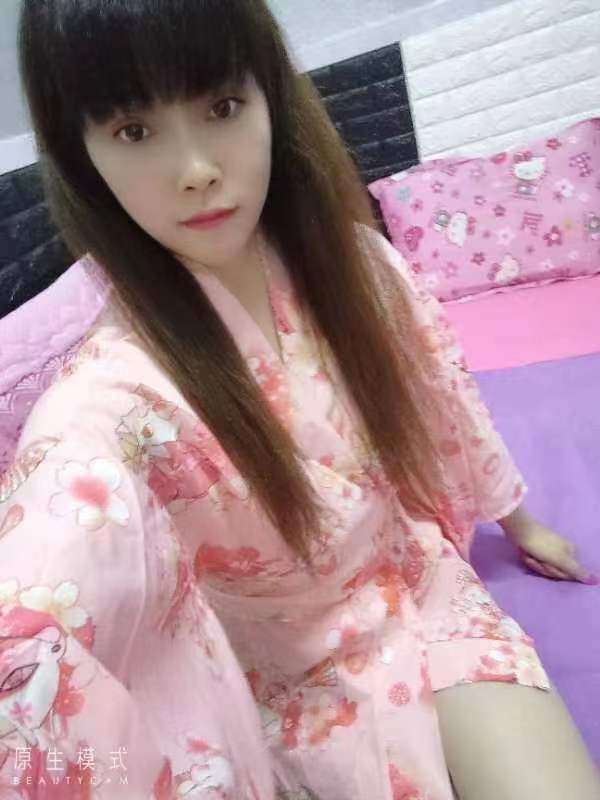 换了几种姿势，态度蛮好，都很配合