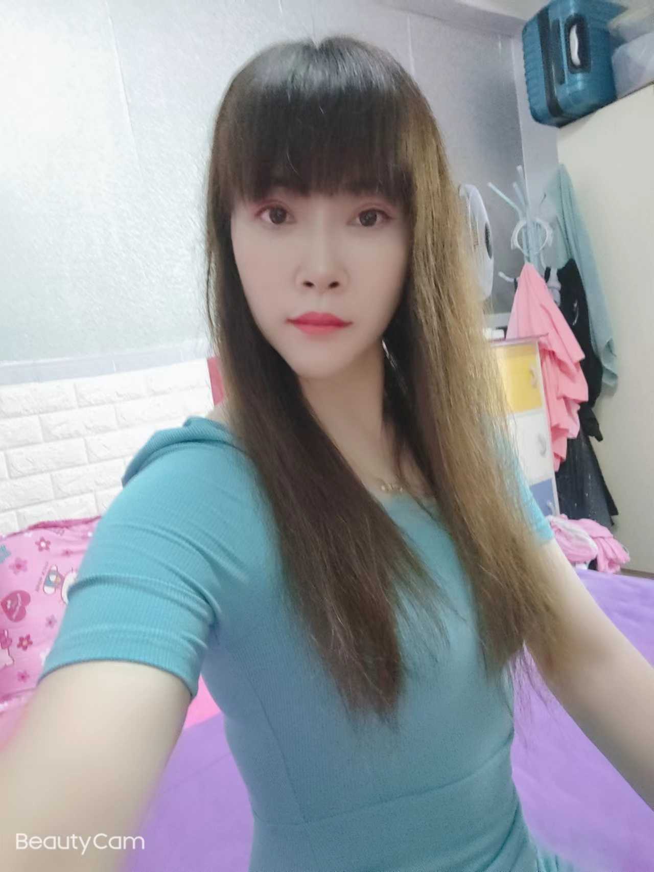 换了几种姿势，态度蛮好，都很配合