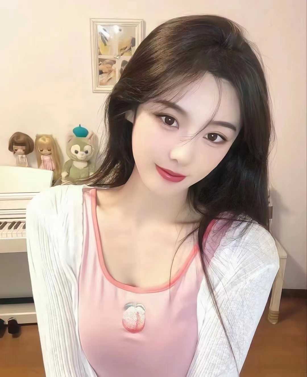 我抱着她头 深~hou kb出，一直问她表现的sao不sao