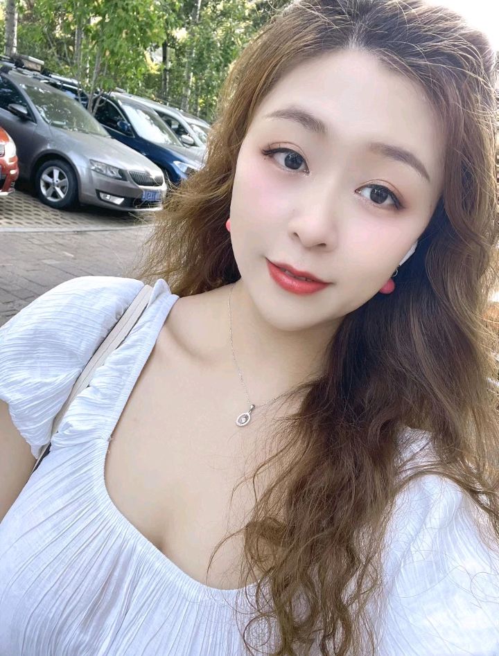 兼职温柔大方，天然胸dh好，皮肤光泽