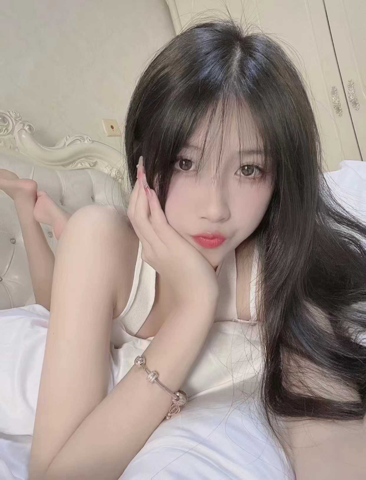 一碰就出水那种干起来特别爽值得推荐。