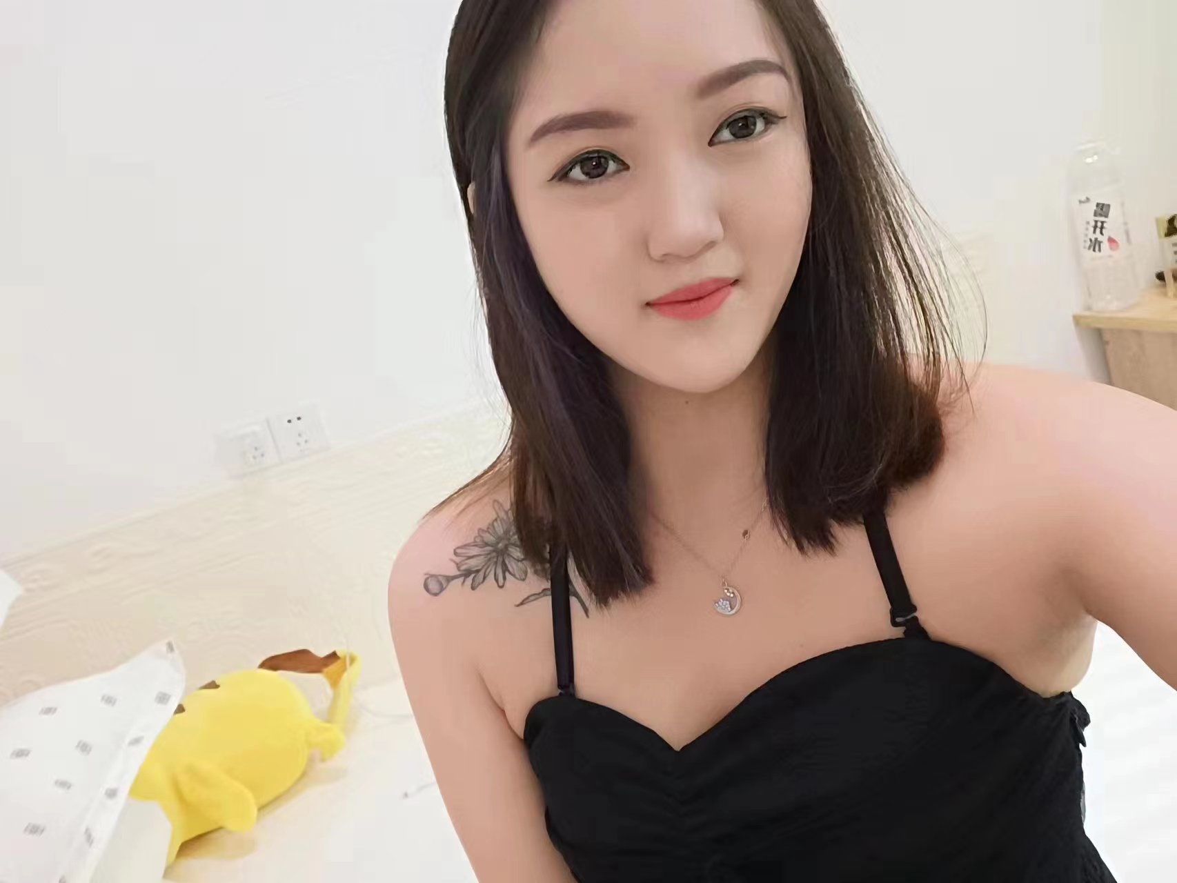 服务型美女 身材丰满