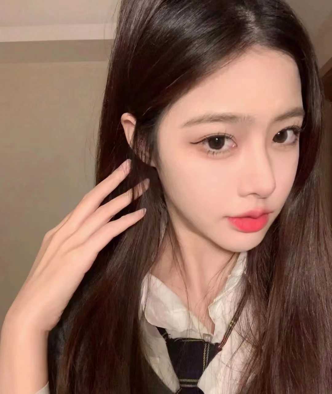 性格直爽开朗，做事认真，制服诱惑