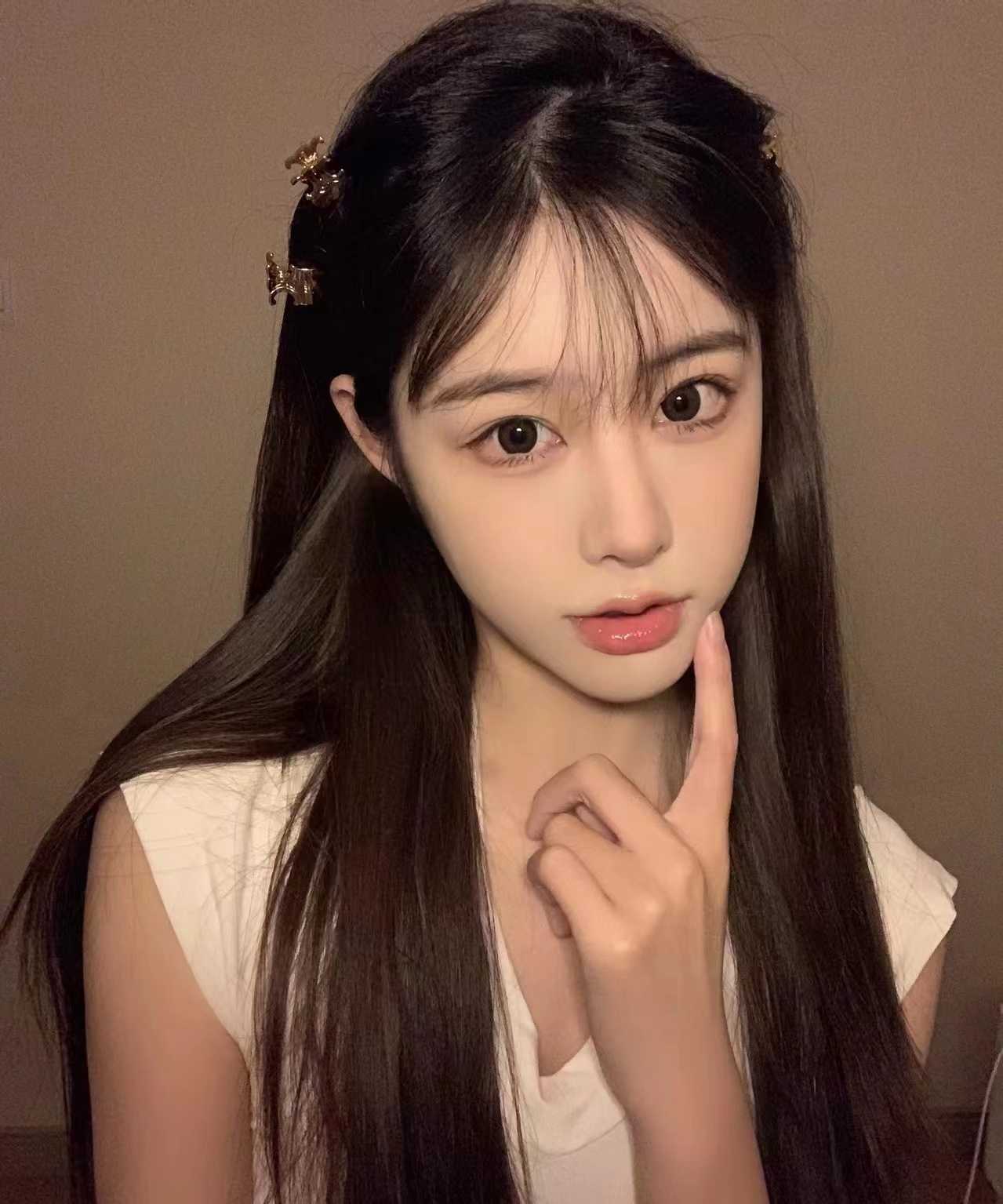 性格直爽开朗，做事认真，制服诱惑