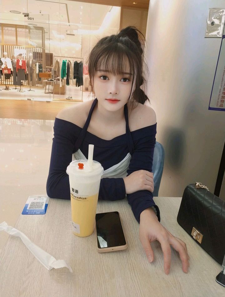 深圳罗湖03年小姐姐，粉嫩胸，上下都是粉粉嫩嫩的