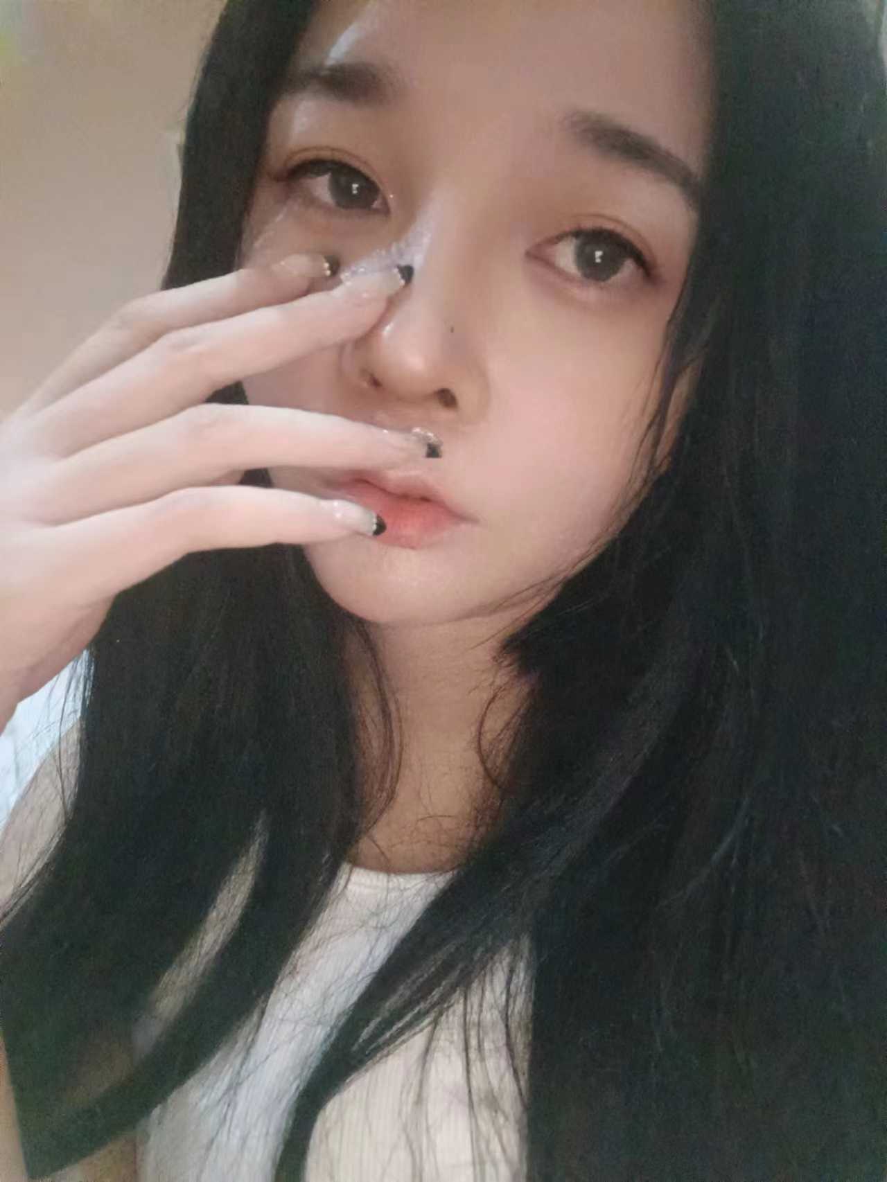 对着镜子后入，几百下后射出，直接爽翻天