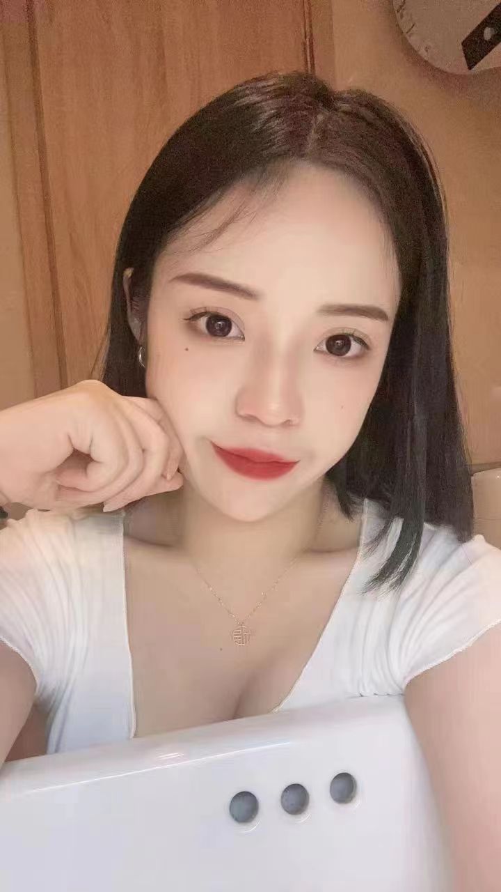 19岁的粉嫩妹妹，兼职的