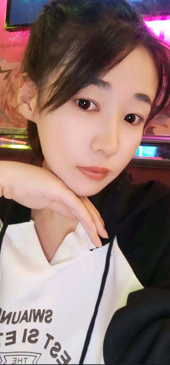 杭州东站00后可爱妹妹