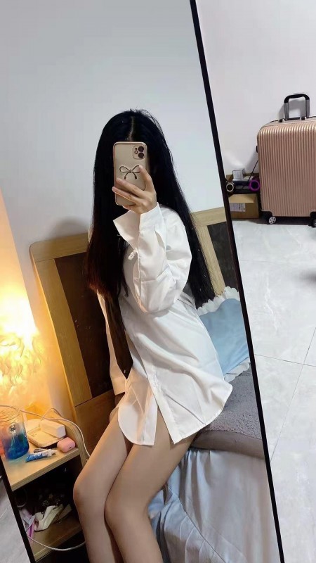 胸大清纯的美女，看着挺清纯的