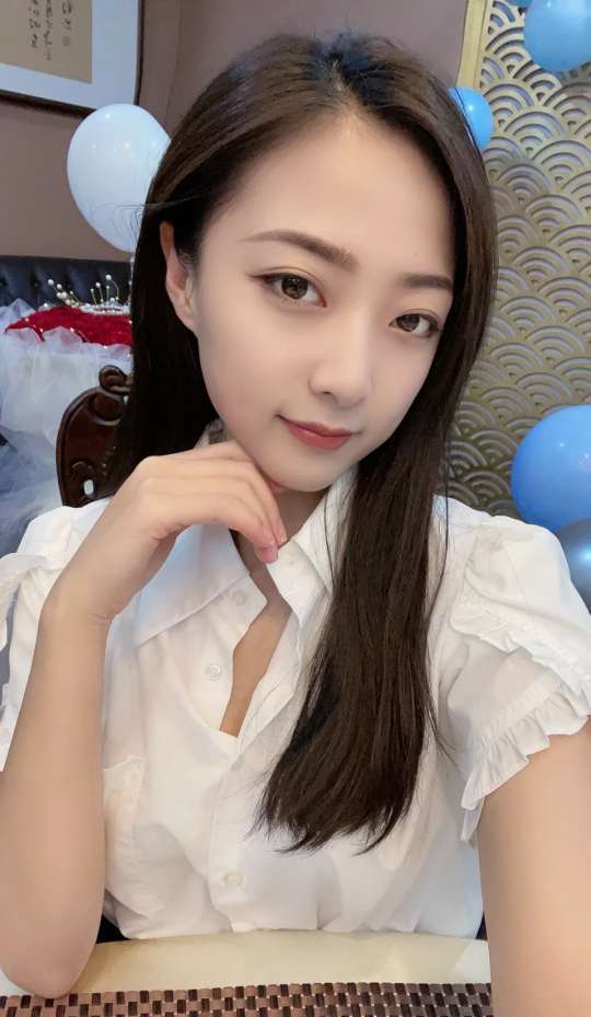 身材好颜值不错的年轻小妹妹