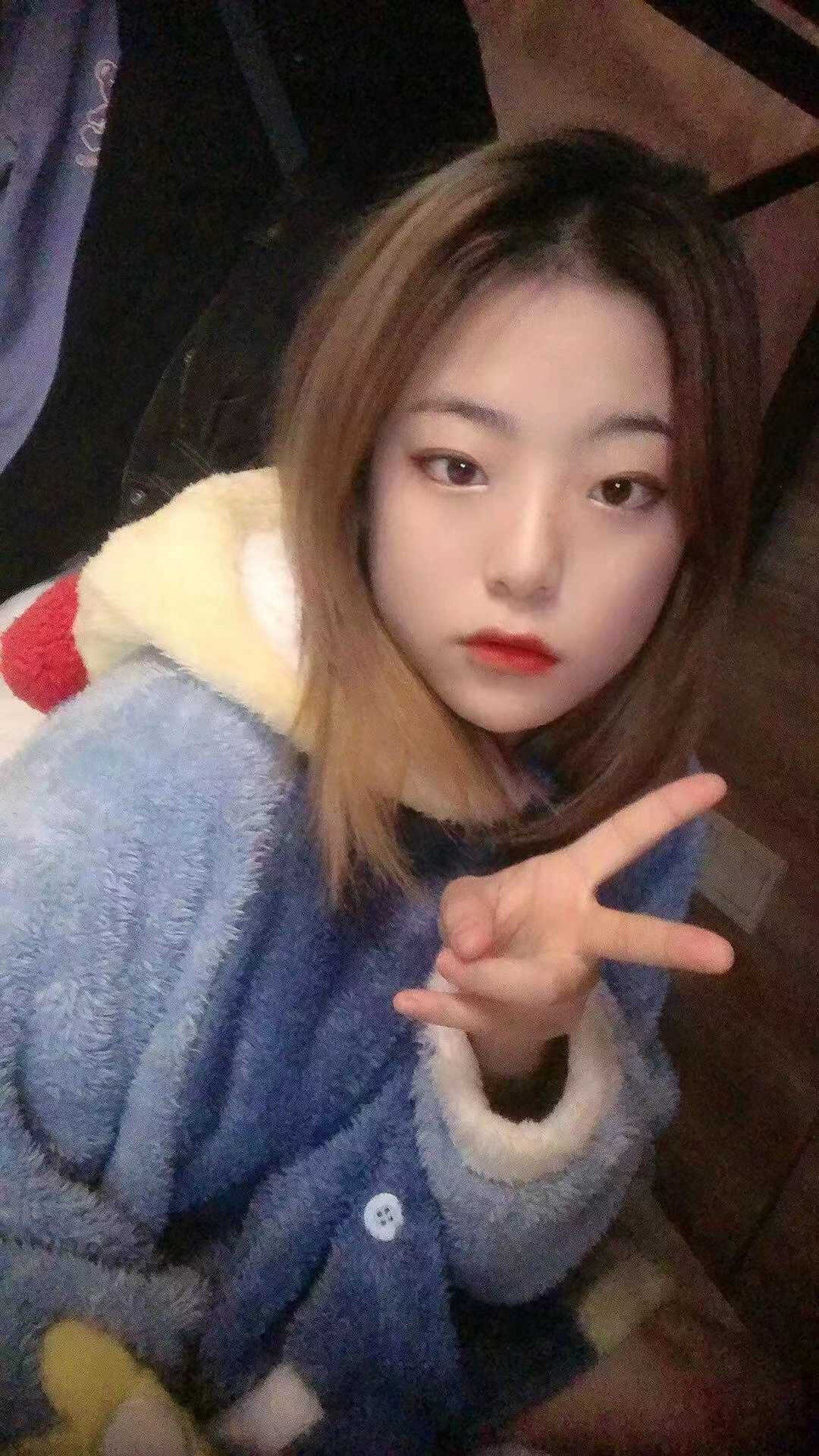 玩的很开，屁股大，后入很爽。