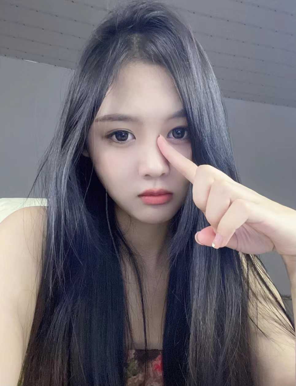 b紧肤白貌美身材好