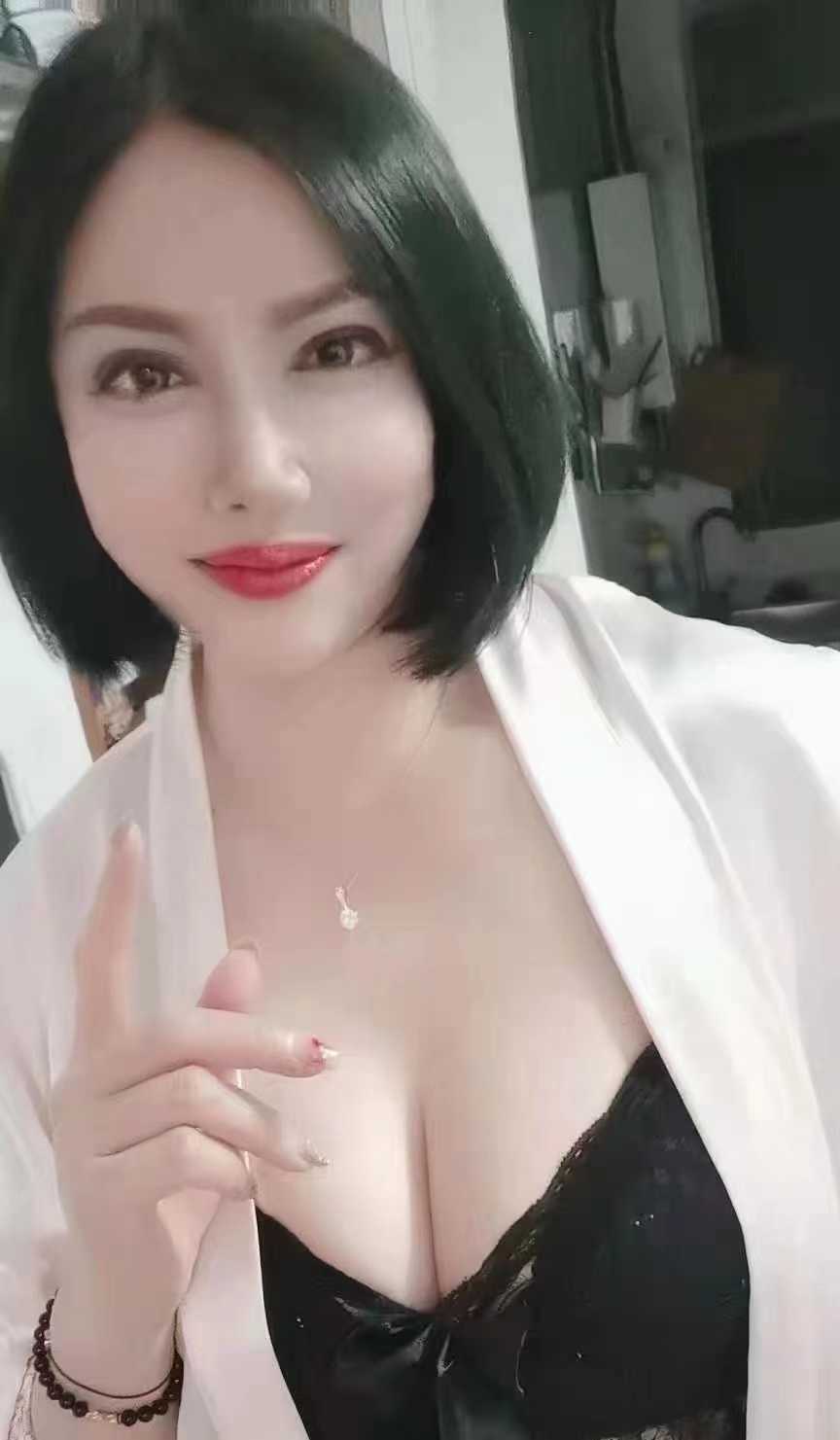 服务身材都不错的姐姐