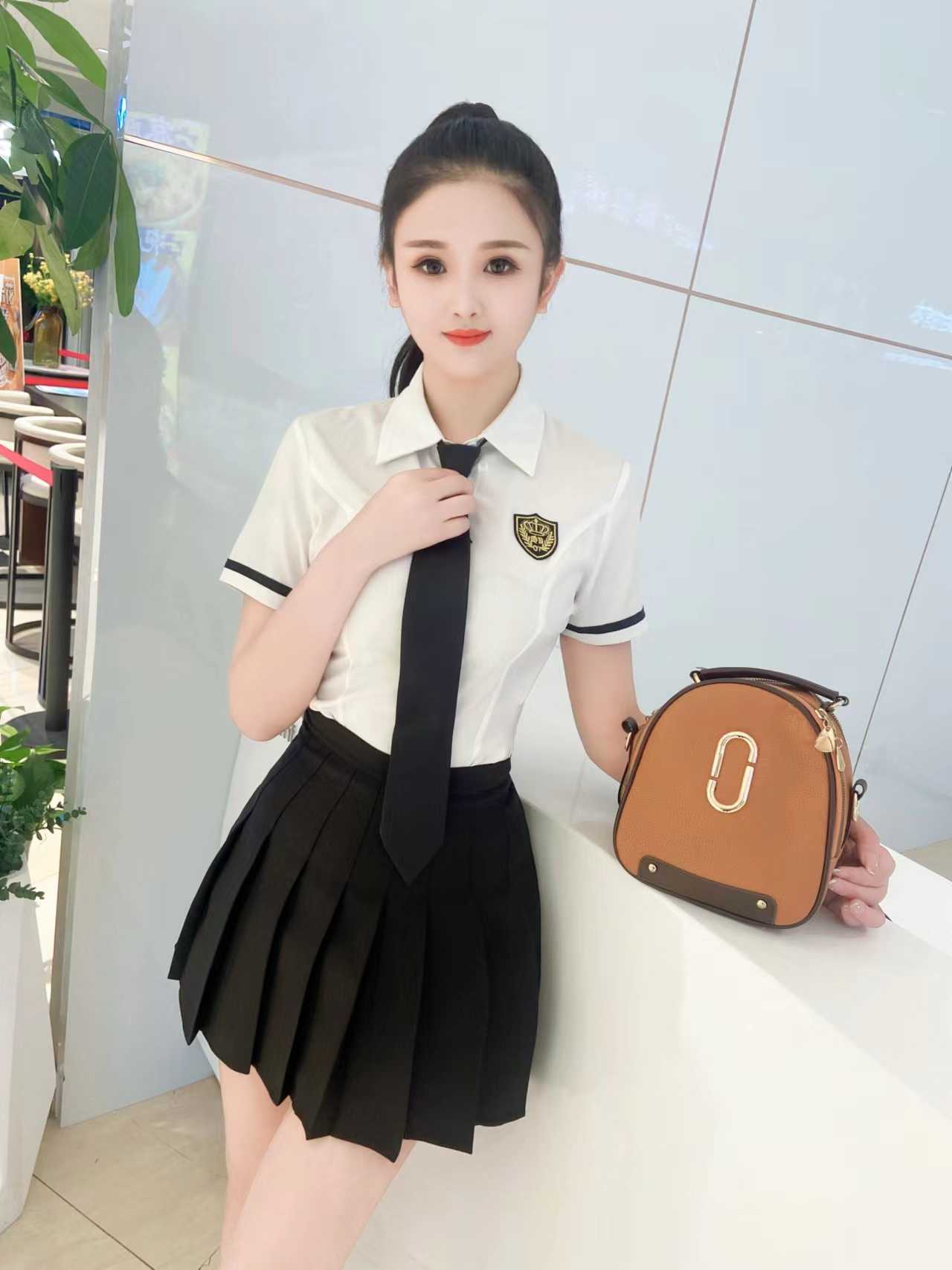 声音好听，身材很棒。