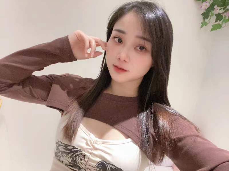 小粉b很紧夹得我很快就射了，爽歪歪