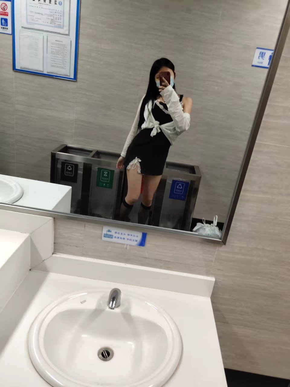 洗澡.吹箫. 做~ai，会喷水.会潮喷，可三通，有跳蛋调情，制服.丝袜.接吻