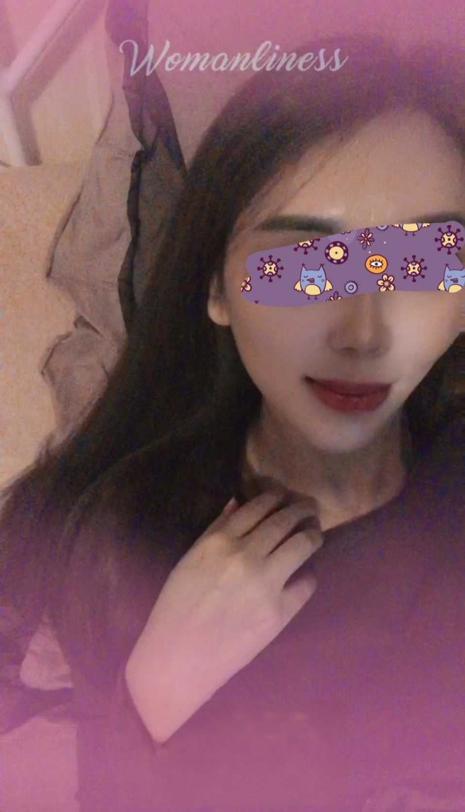 黑色蕾丝吊带的小老板