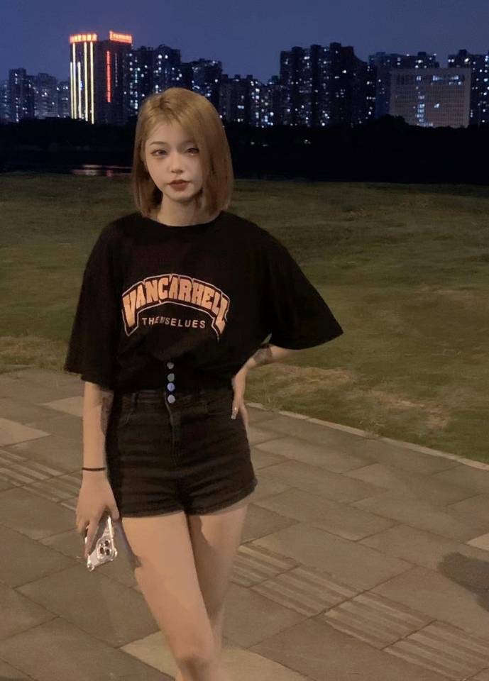 世纪城附近的短发妹妹，浪的很