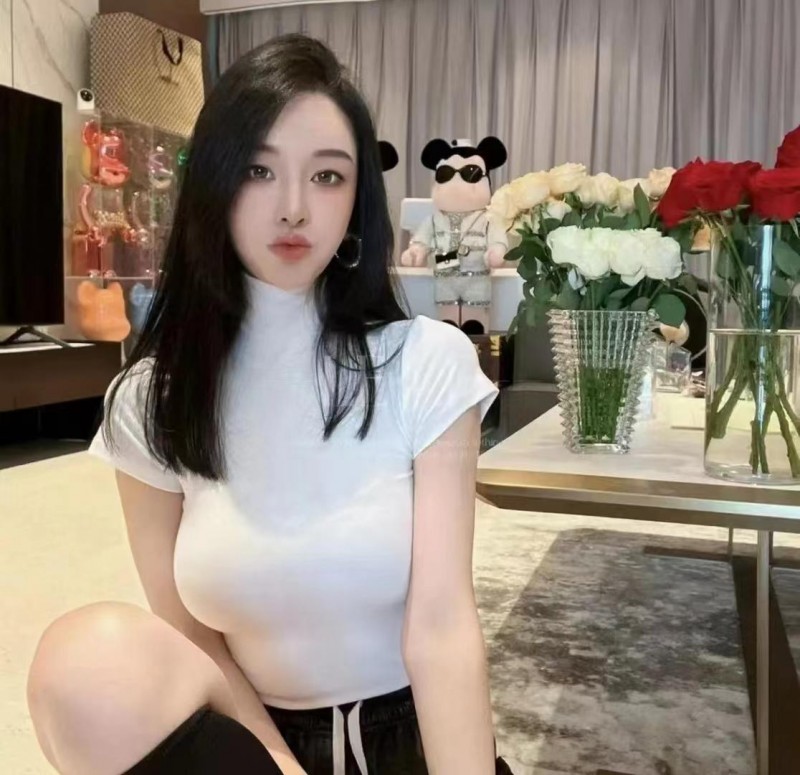 下海不久的丰满型妹子，上门服务