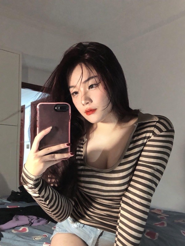 西安高新年轻的肉感妹妹