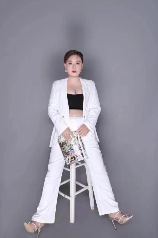 两个大白兔，太迷人了