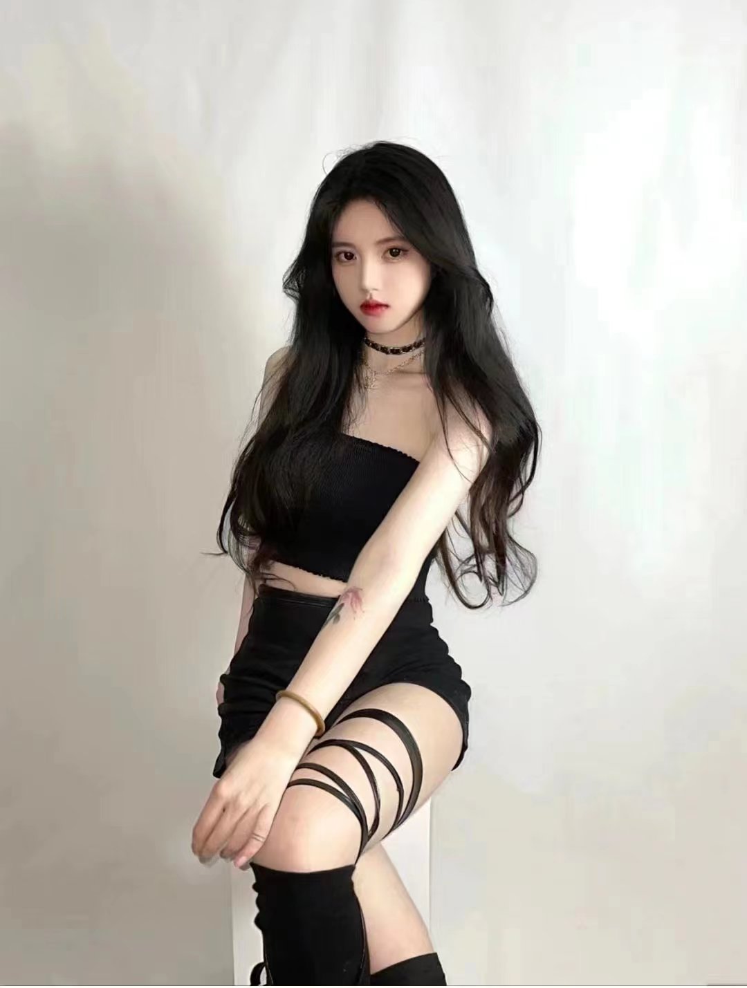 小姐姐性格豪爽，凶器很诱惑