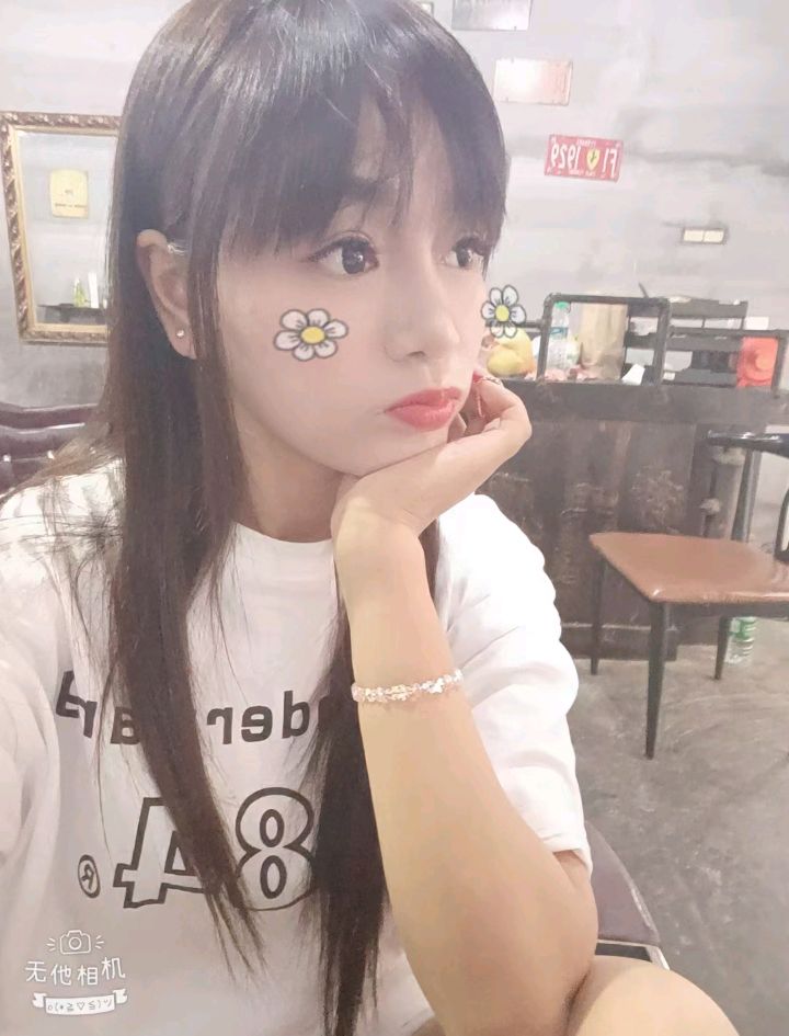 南昌八一广场可爱萝莉妹妹