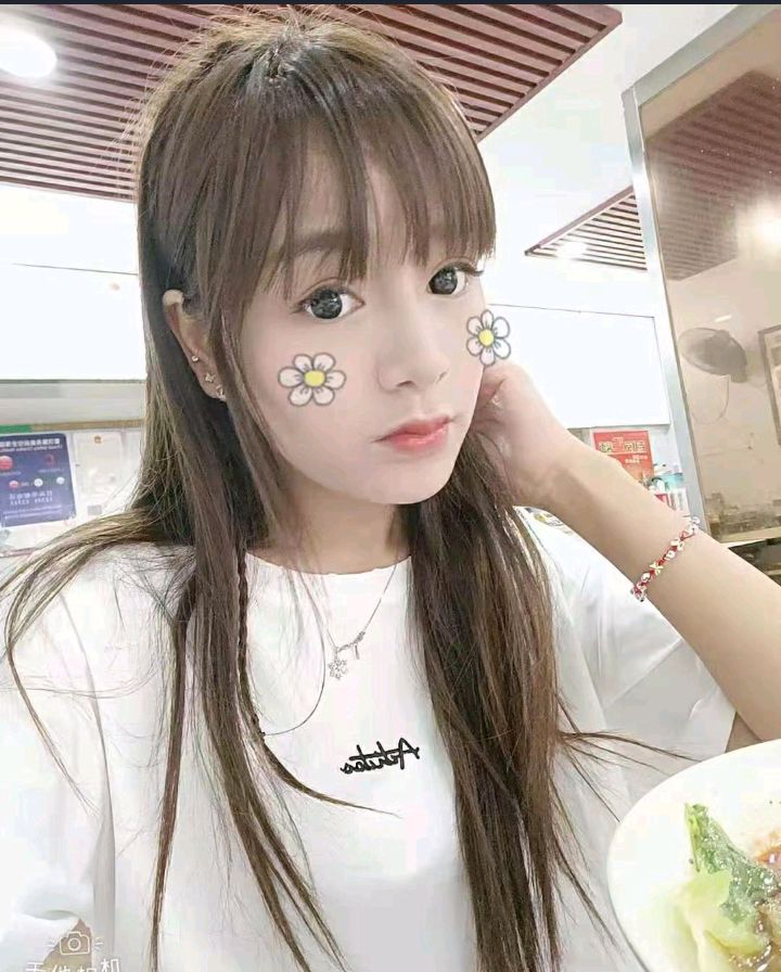 南昌八一广场可爱萝莉妹妹