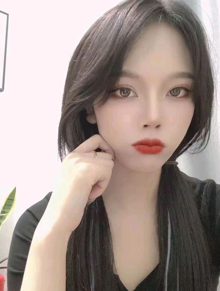 西安童颜粉嫩小美女