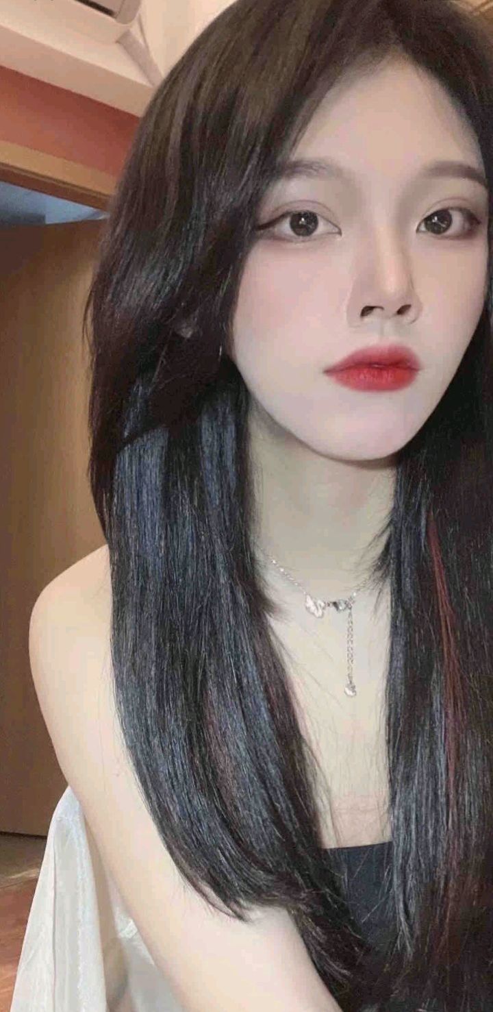 西安童颜粉嫩小美女