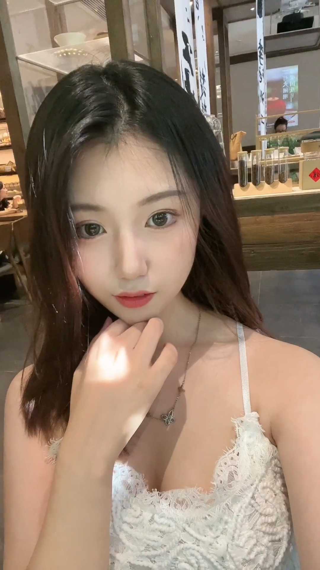 颜值控可以去试试，妹子挺热情