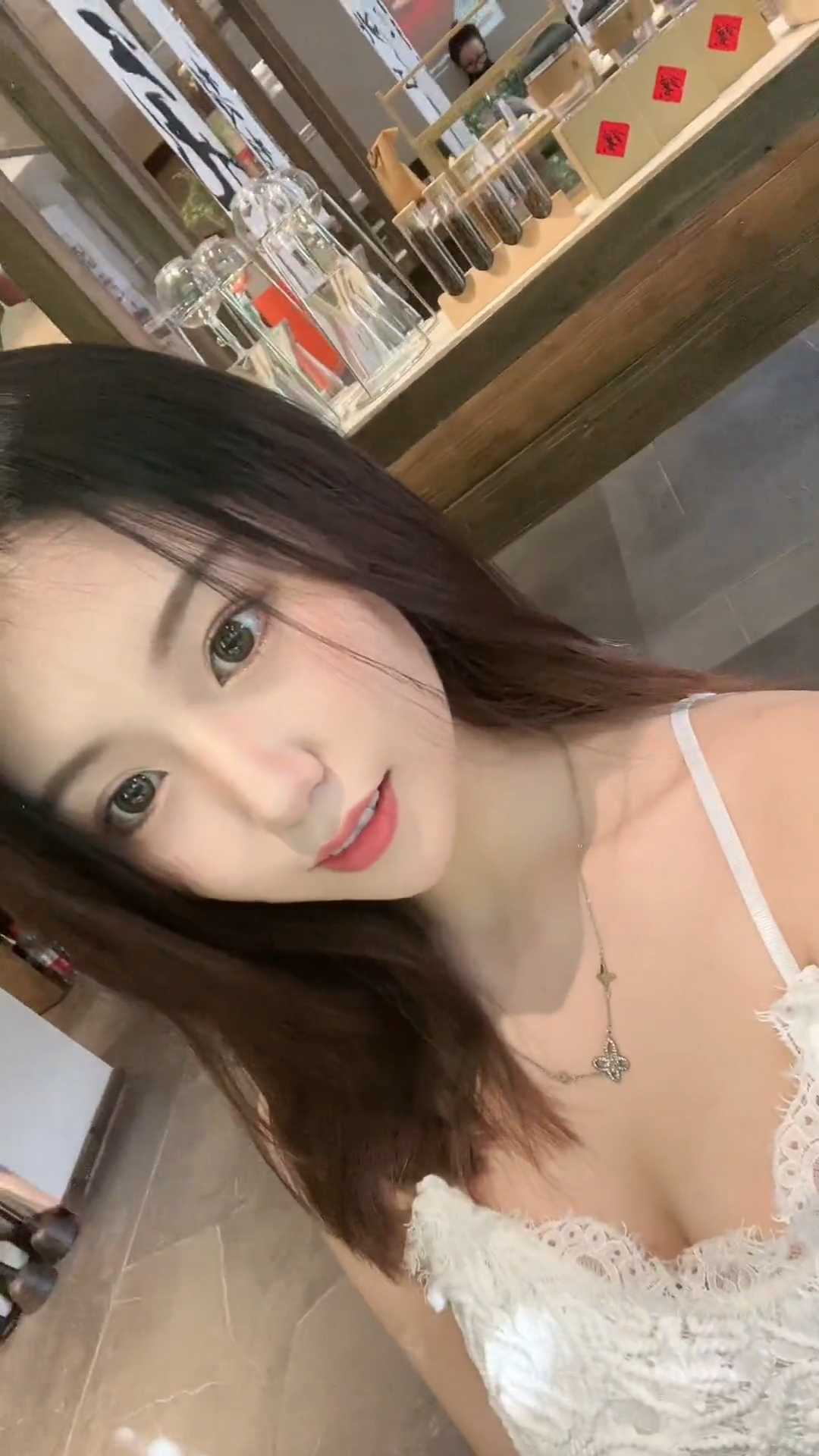 颜值控可以去试试，妹子挺热情