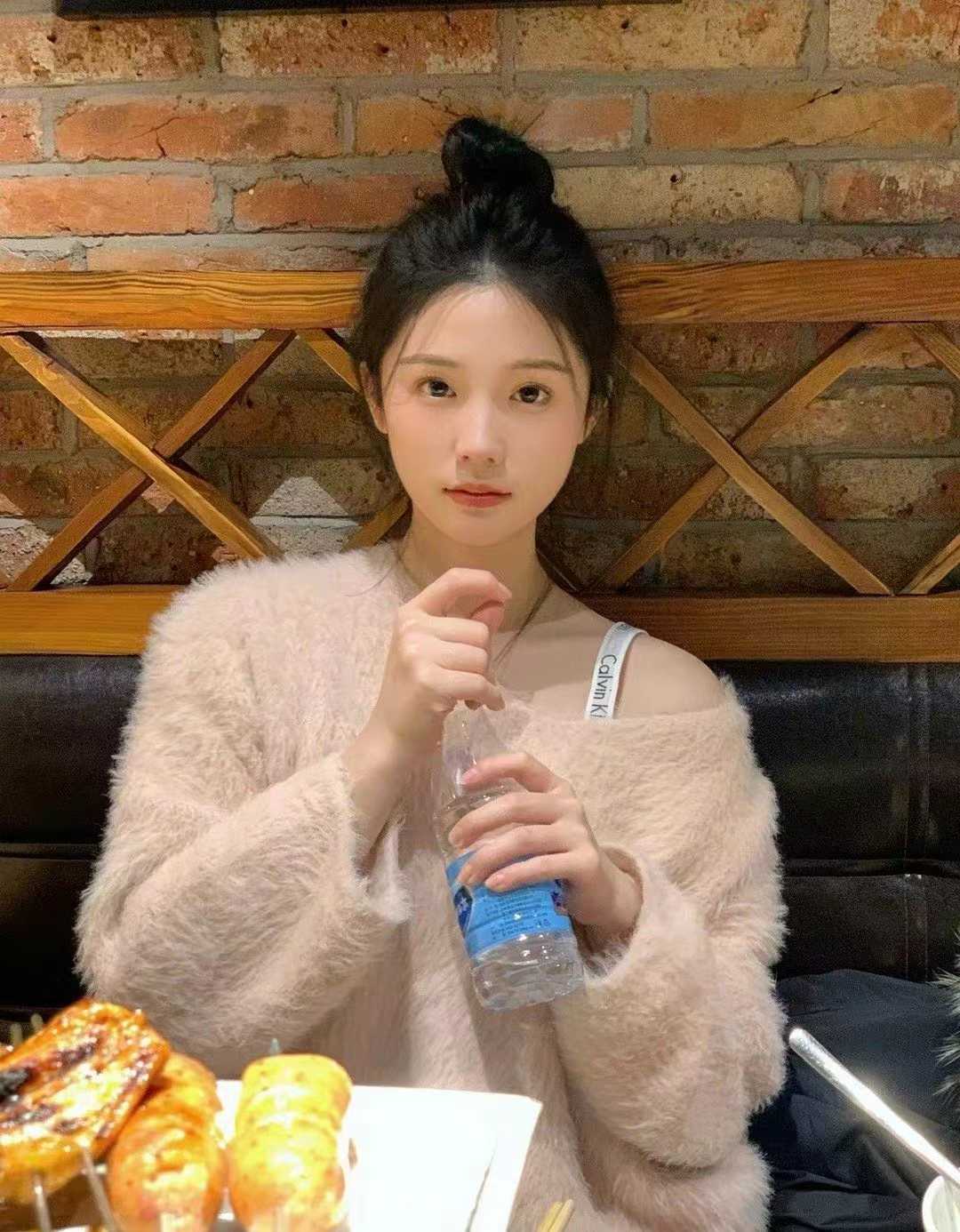 人美胸大，放的开