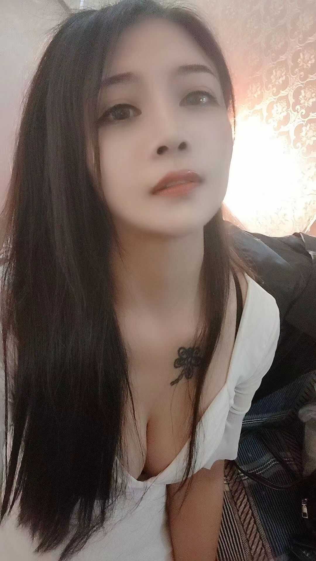 极品身材火辣 美乳大白胸 给你女友感