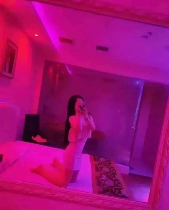 据说是兼职，熟女