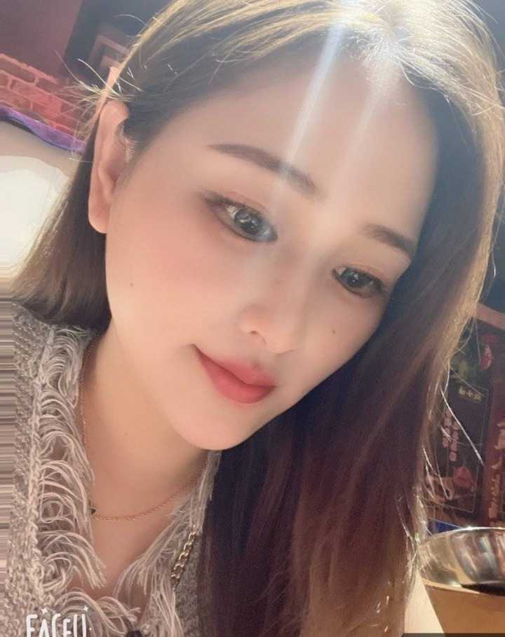 据说是兼职，熟女