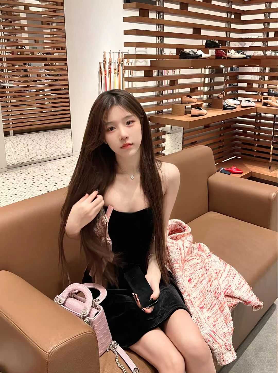 手感那种弹性很难表达。胸真的是挺