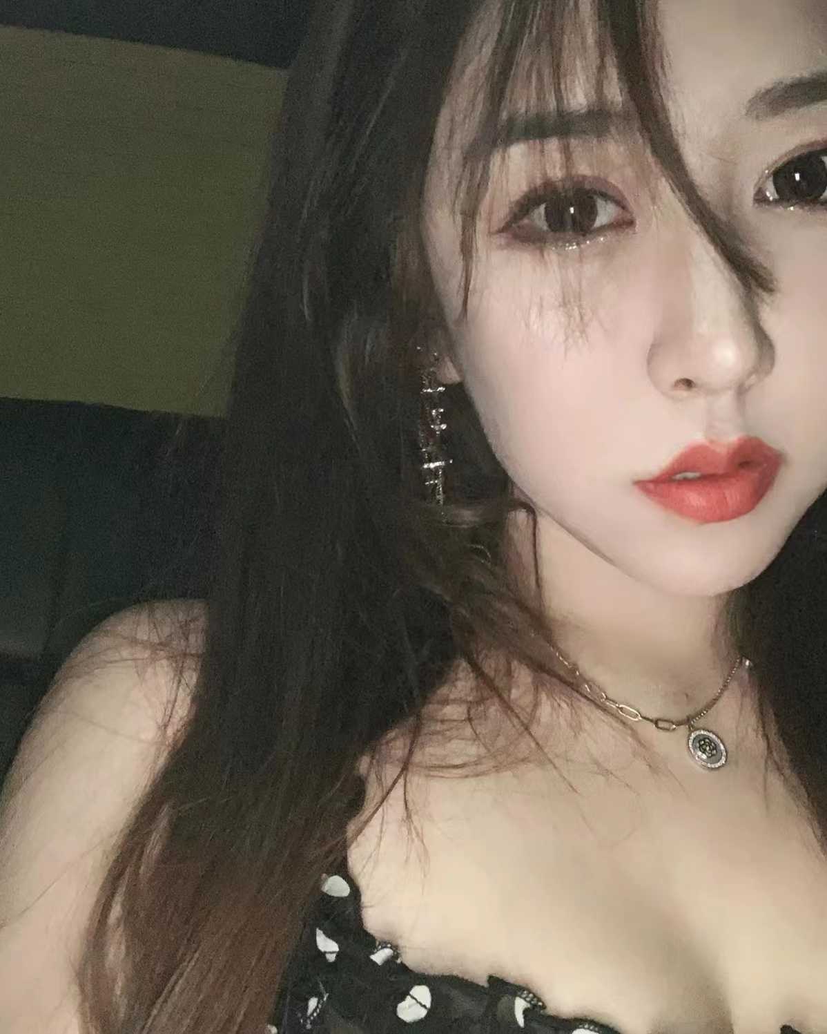 姿势自己选，妹妹什么姿势都配合。