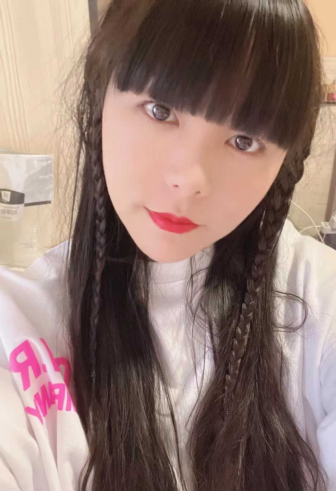 皮肤白，很滑，身材好